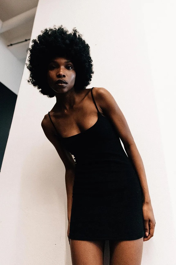 Muuv letné šaty s bavlnou FROTTE slip.dress.FROTTE čierna ZS26