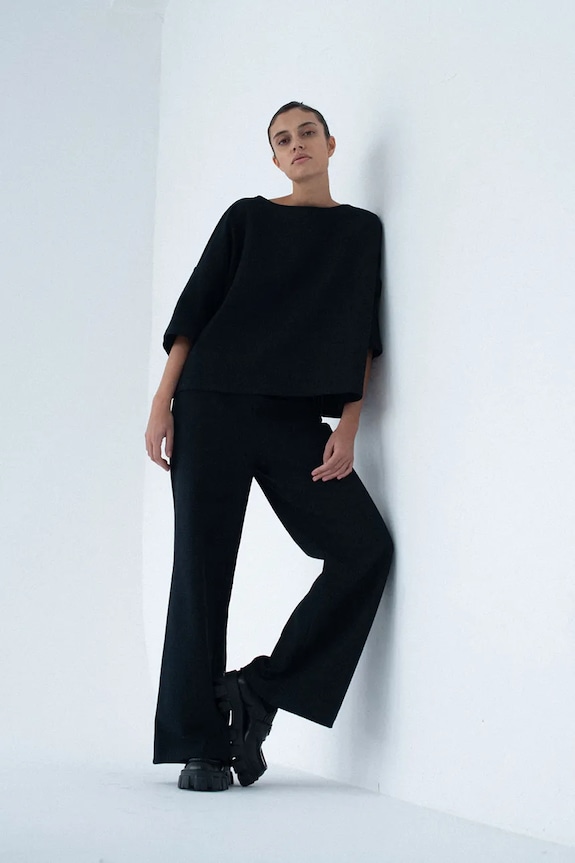 Muuv tricou pentru femei din bumbac MOAI negru longsleeve.MOAI