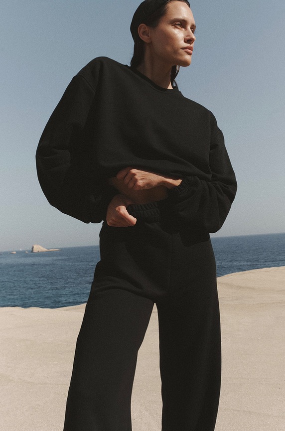 Odzież MUUV. Bluza crop top SUBTLE COTTON bluza.crop.COTTON czarny