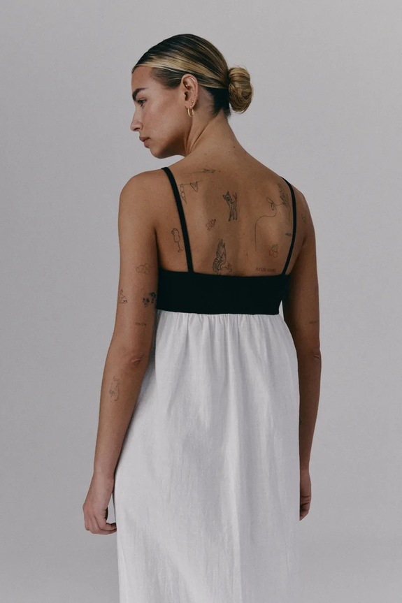 Odzież MUUV. sukienka DIJOU sukienka.dluga.DIJOU biały