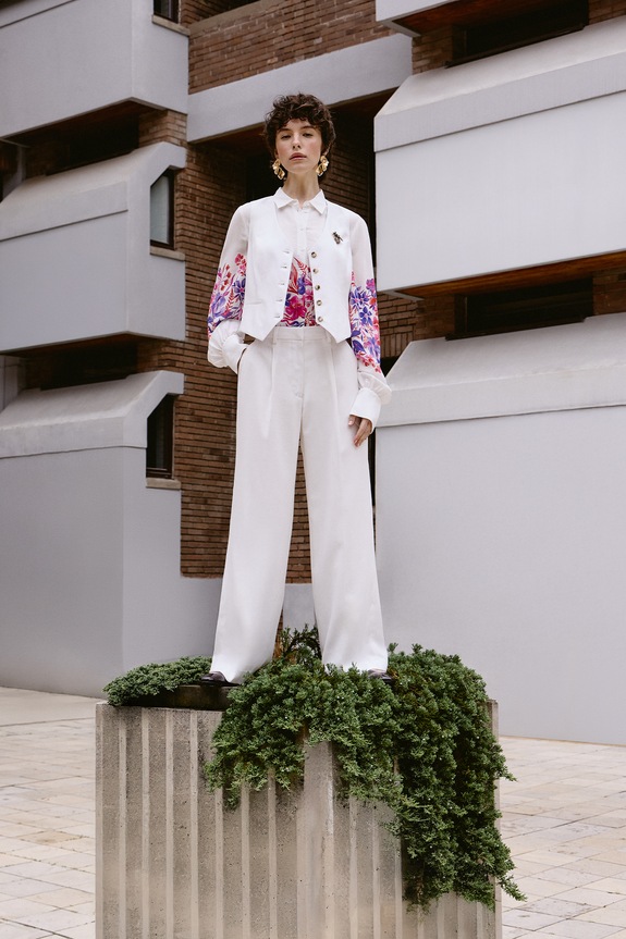 WHITE SUMMER