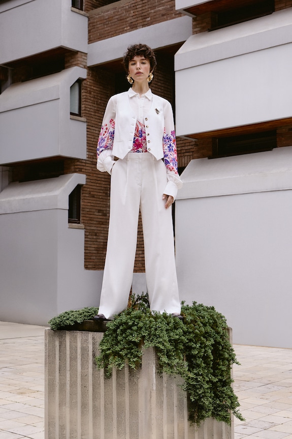 WHITE SUMMER