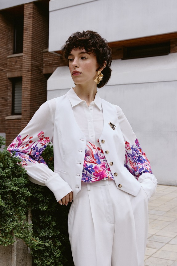 WHITE SUMMER