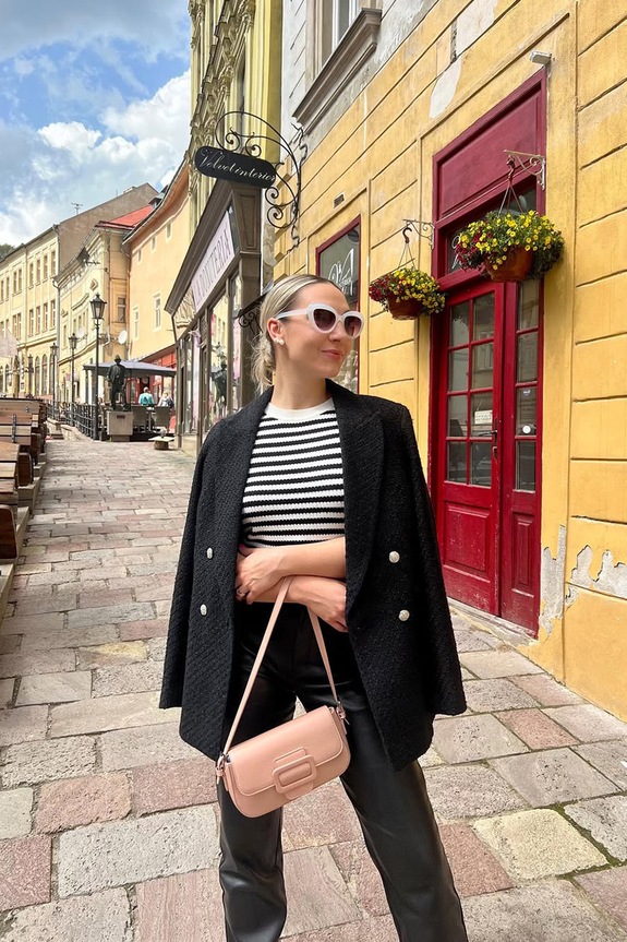 @laura_vontorcik