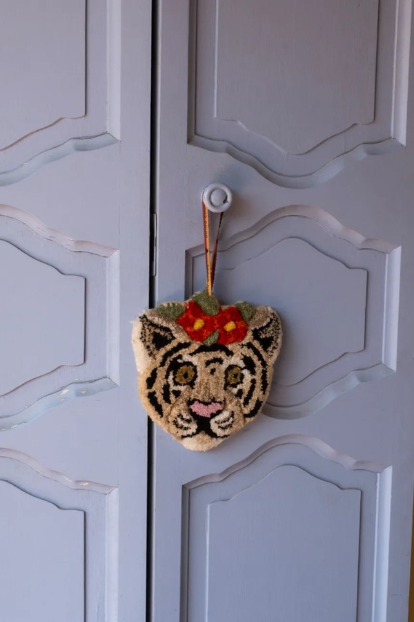 Декор вовняний Doing Goods 20 x 20 x 2 cm колір білий