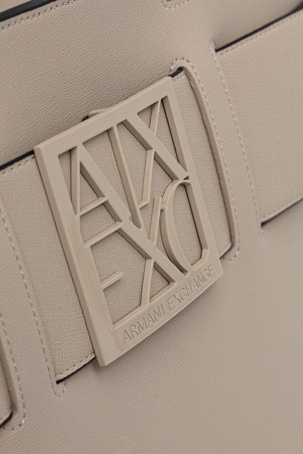 Сумочка жіноча зі штучної шкіри Armani Exchange колір бежевий фото 4