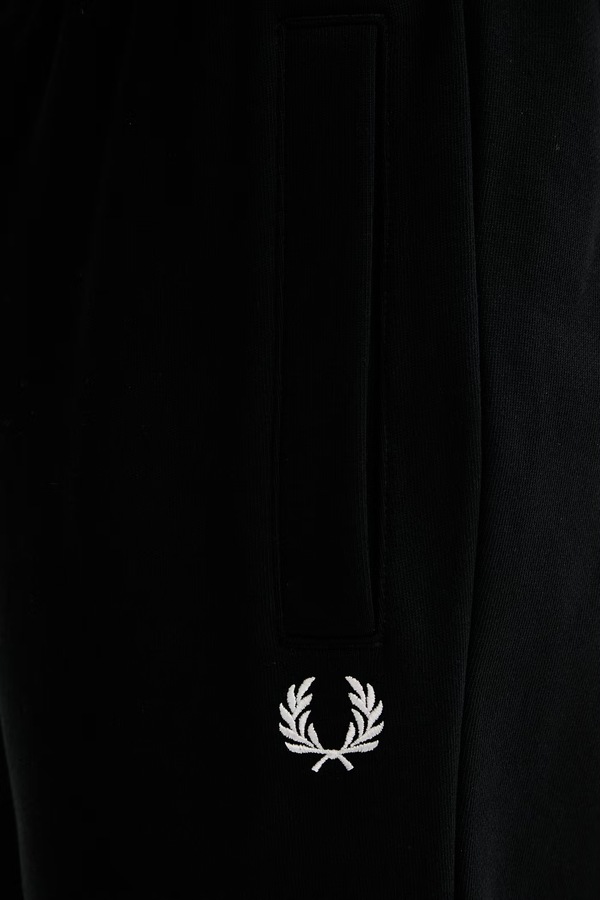 Бавовняні спортивні штани Fred Perry колір чорний фото 4