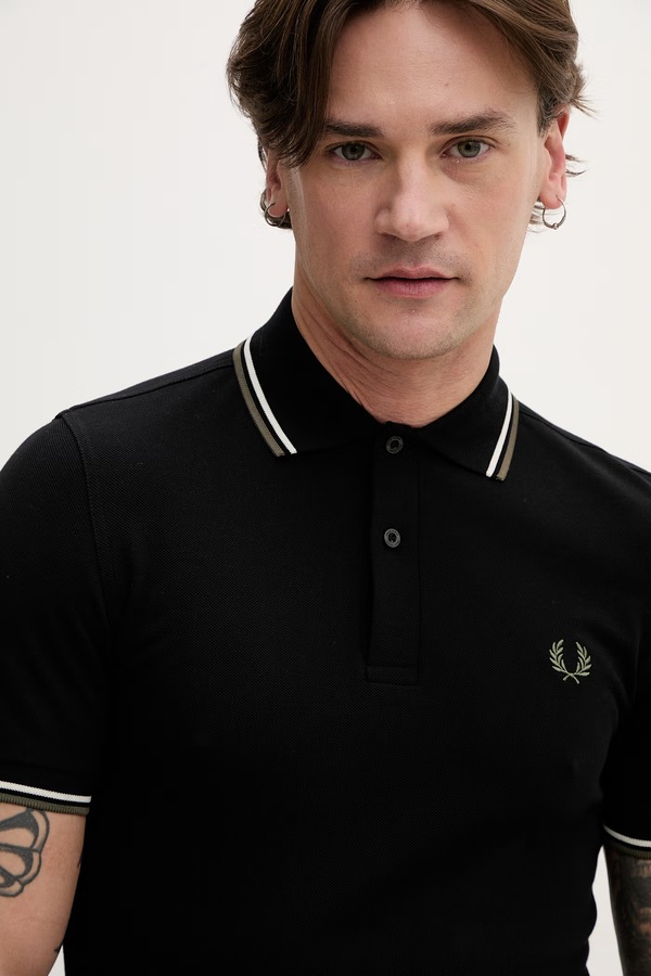 Бавовняне поло Fred Perry The Twin Tipped Shirt колір чорний фото 4