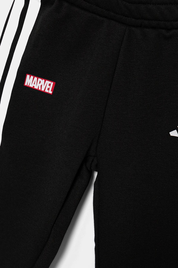 Детский спортивный костюм adidas Marvel цвет зеленый фото 2