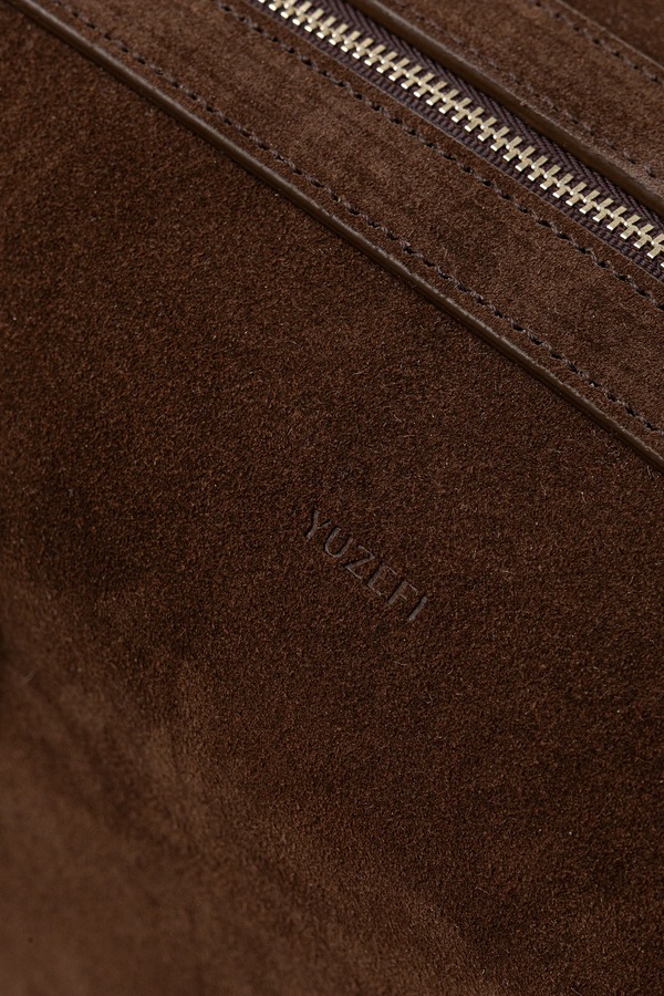 Замшева сумочка Yuzefi BRIOCHE DUFFLE колір коричневий фото 4