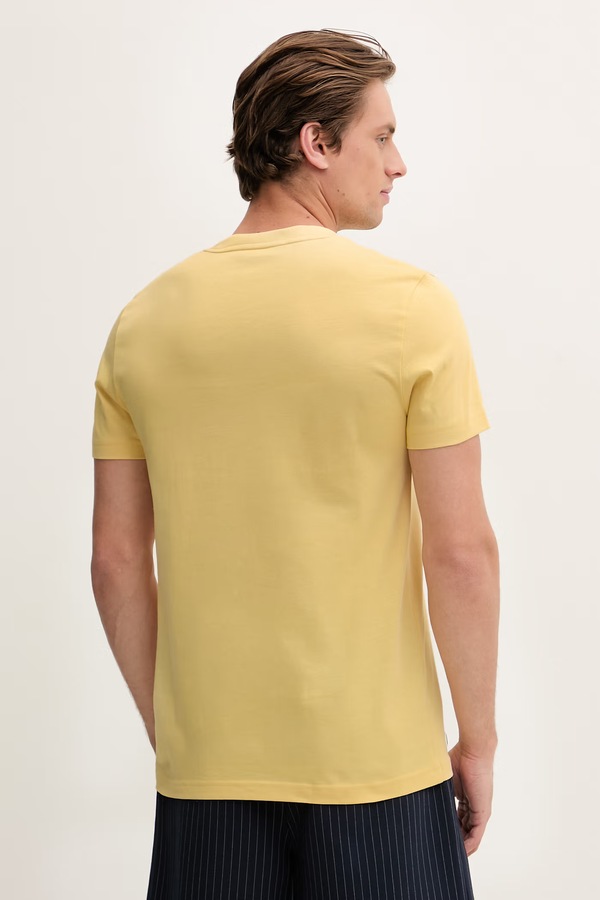 Футболка чоловіча Lacoste колір жовтий фото 2