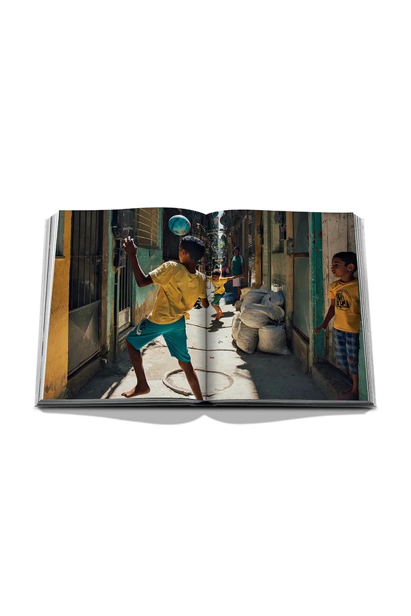 Книга Assouline Football Roots: The Spirit of the Game, Sam Robles фото 4