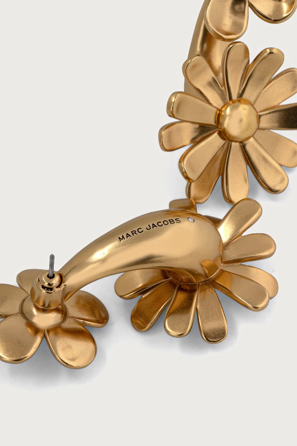 Сережки латунні MARC JACOBS DAISY WILD колір золотий фото 3