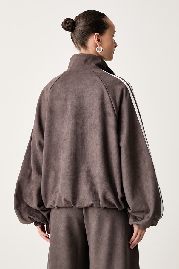 Демісезонна куртка жіноча adidas Originals Adilenium Season 6 Faux Suede колір коричневий фото 3