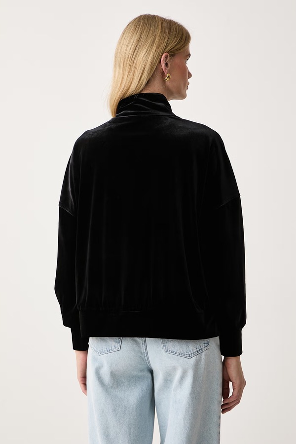 Кофта женская велюровая Armani Exchange цвет черный фото 2