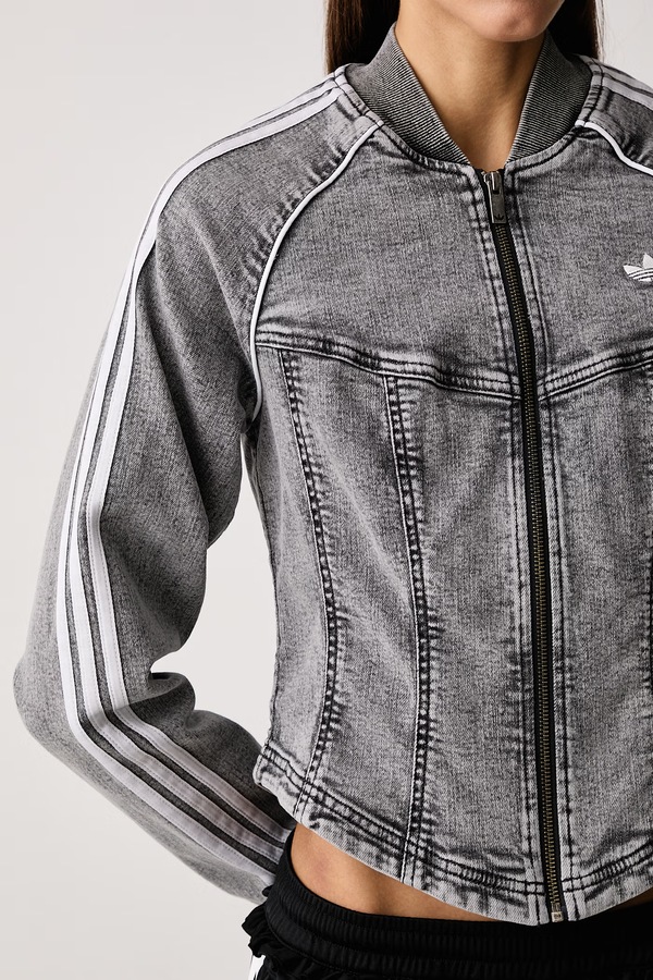 Кофта на застібці жіноча джинсова adidas Originals Superstar Denim Corset колір сірий фото 4