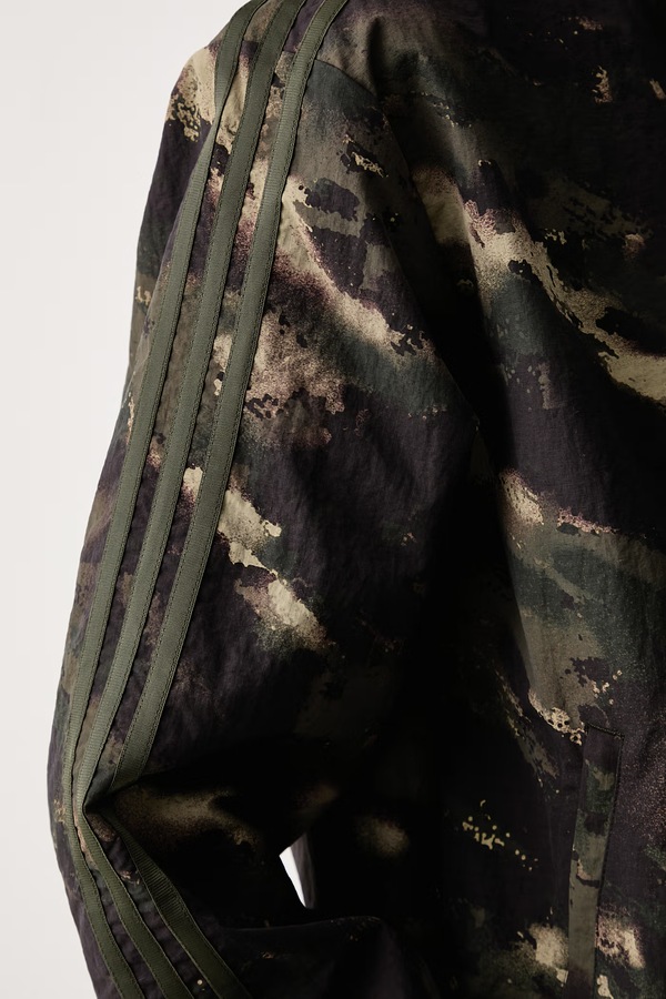 Кофта на застібці жіноча adidas Originals Camouflage колір зелений фото 4