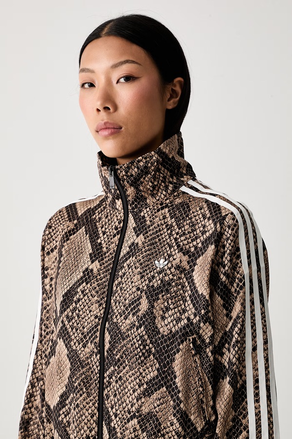Кофта на застібці жіноча adidas Originals Satin Snake колір коричневий фото 2
