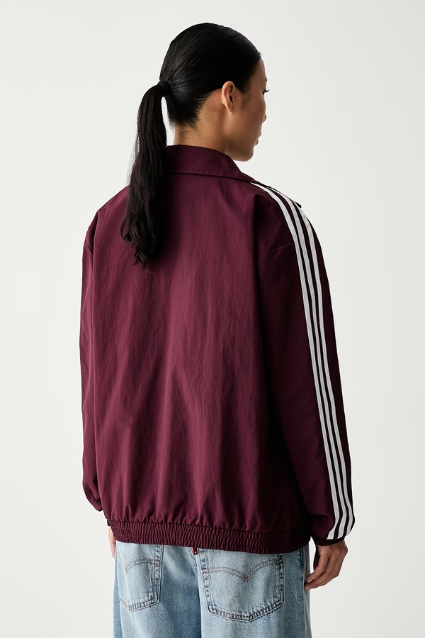 Демісезонна куртка жіноча adidas Originals Floral Firebird колір бордовий фото 2