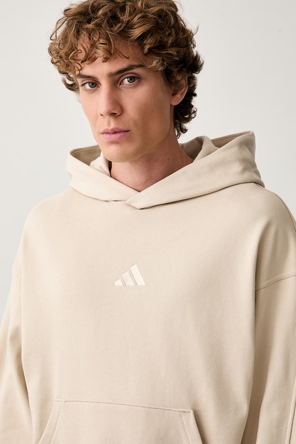 Кофта з капюшоном чоловіча бавовняна adidas колір бежевий фото 4