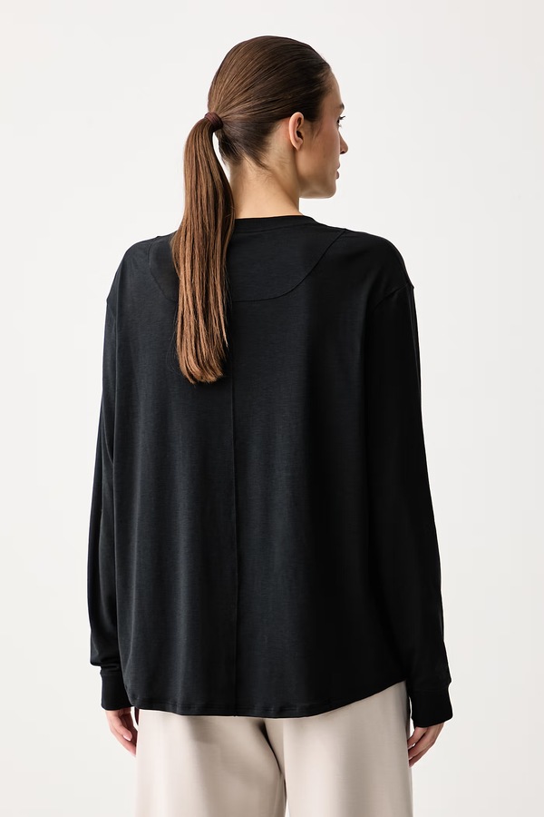Лонгслів для тренувань жіночий Nike One Relaxed Dri-FIT колір чорний фото 3