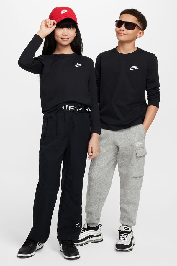Лонгслів дитячий бавовняний Nike Sportswear колір чорний фото 3