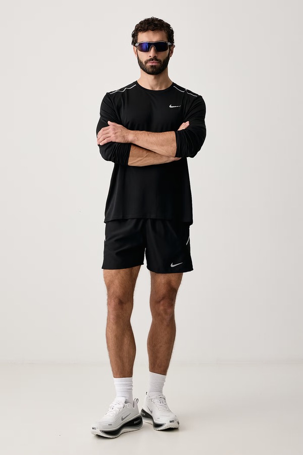 Лонгслів для бігу чоловічий Nike Miler Dri-FIT колір чорний фото 2
