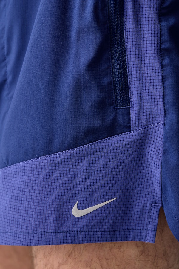 Спортивні шорти чоловічі Nike Stride Plus колір блакитний фото 4
