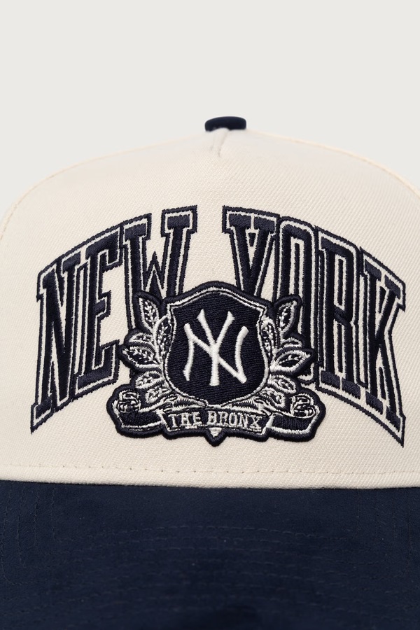 Кепка New Era WORDMARK SUEDE E-FRAME колір бежевий