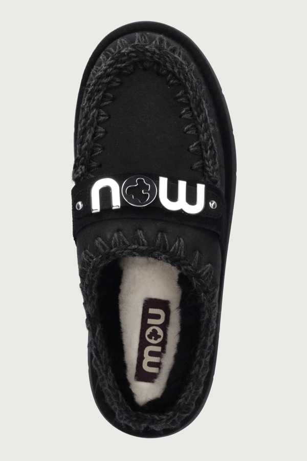 Капці жіночі замшеві Mou Bounce Clog Metal Logo колір чорний фото 4