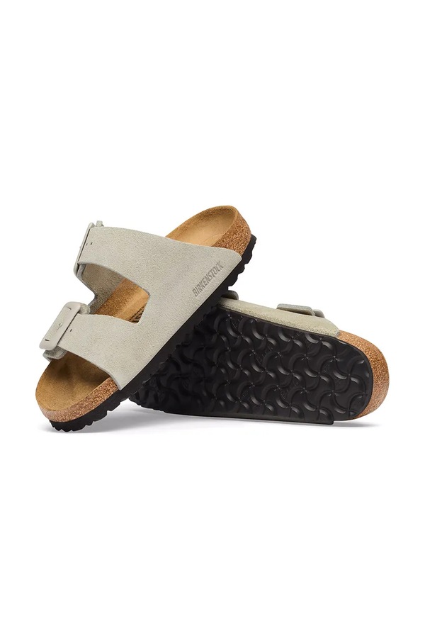 Шльопанці жіночі замшеві Birkenstock Arizona Suede Cushion Buckle колір бежевий фото 4