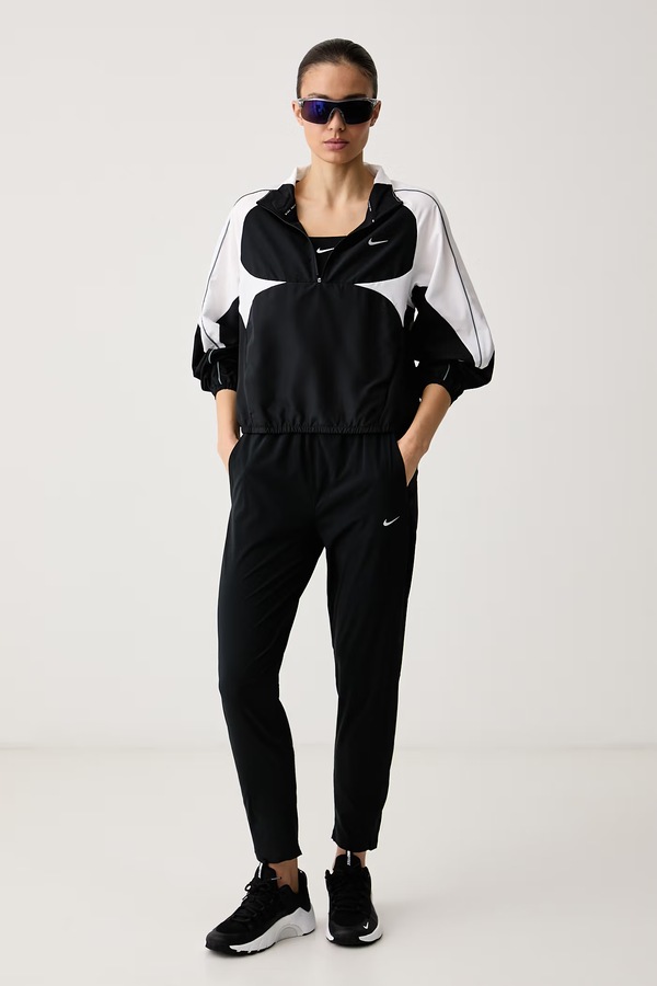 Жіноче Nike Tempo Swoosh Dri-FIT колір чорний фото 2