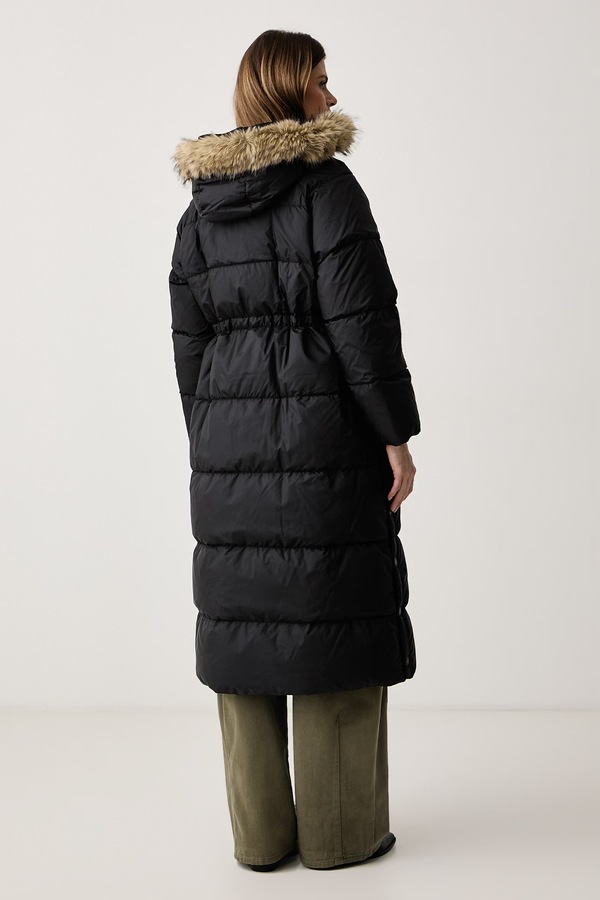 Пухова куртка жіноча Weekend Max Mara WKDNOVAK колір чорний фото 3