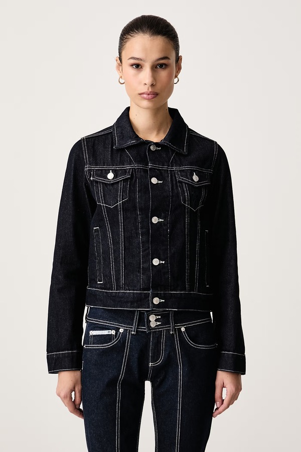 Джинсова куртка жіноча бавовняна Juicy Couture DOG CREST DENIM колір темно-синій