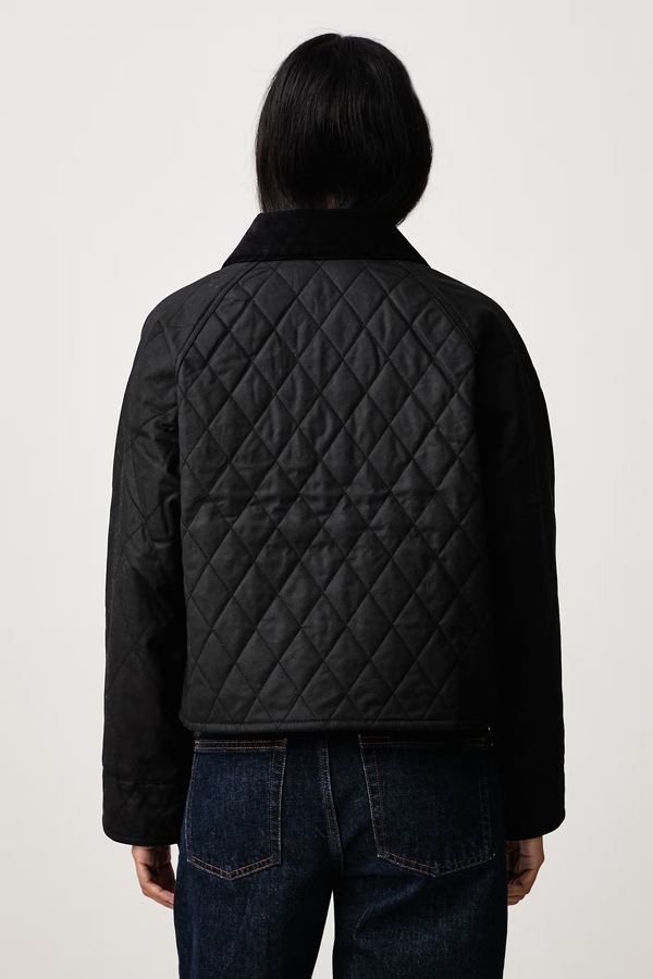 Коротка куртка жіноча бавовняна Barbour колір чорний фото 2