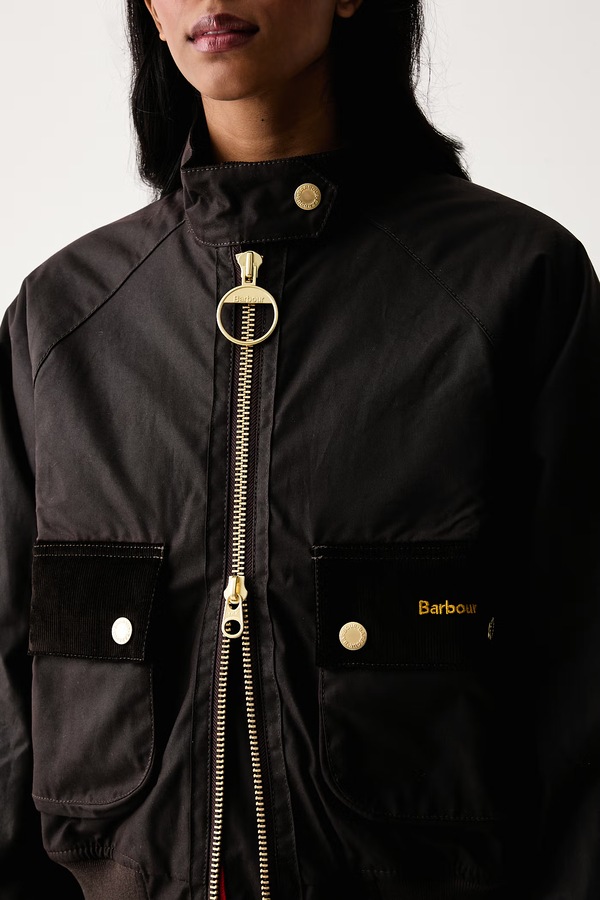 Куртка жіноча бавовняна Barbour Ivybridge колір коричневий фото 4