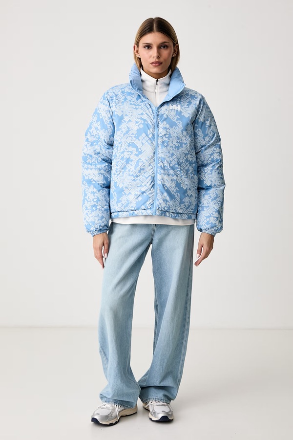 Двостороння куртка жіноча Helly Hansen REVERSIBLE PUFFER колір блакитний фото 2