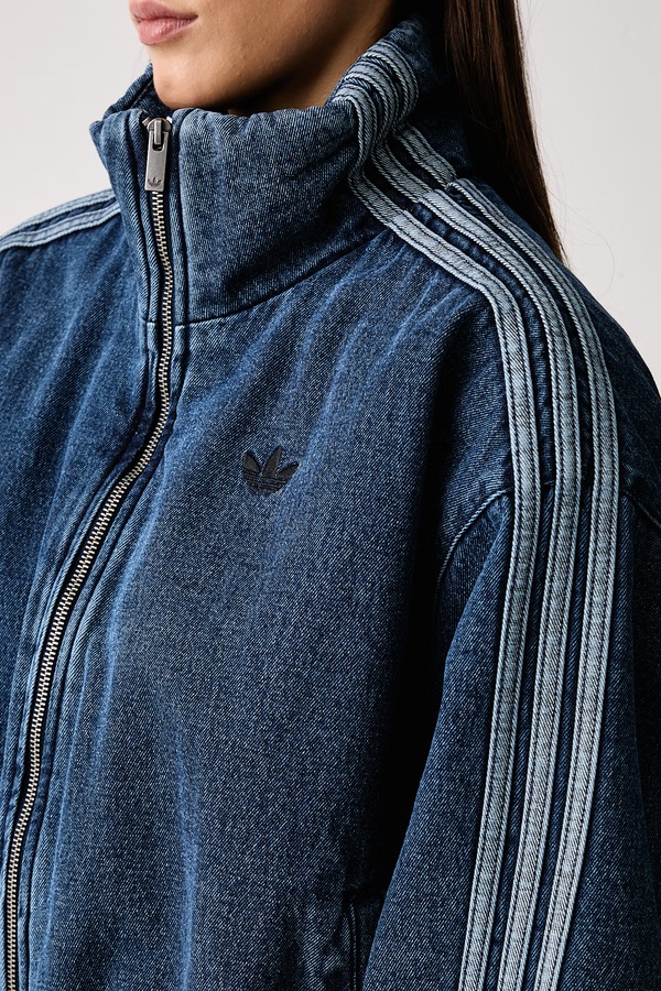 Демісезонна куртка жіноча джинсова adidas Originals Firebird колір блакитний фото 4