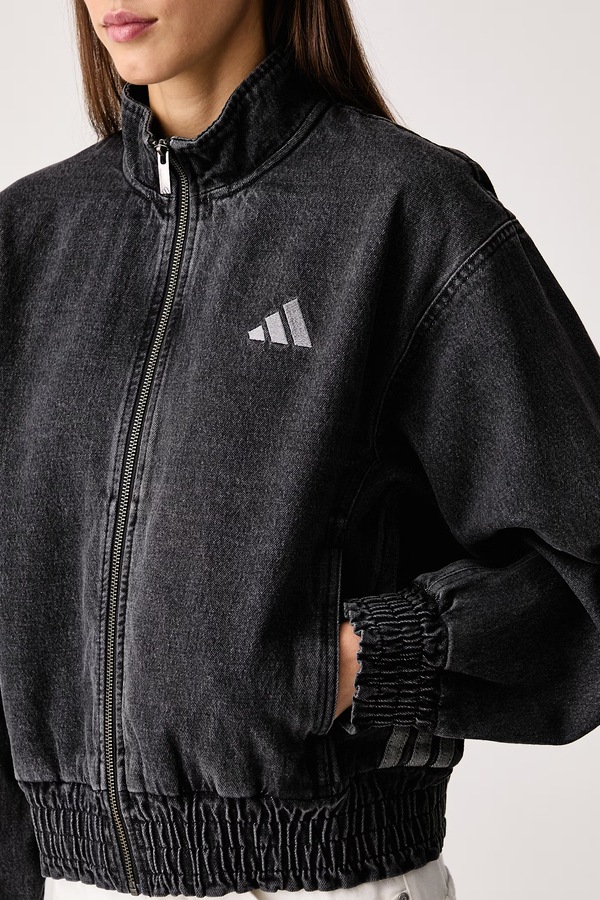 Коротка куртка жіноча джинсова adidas Denim Pack колір чорний фото 4