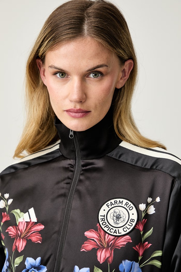 Коротка куртка жіноча adidas x Farm Rio колір чорний фото 4