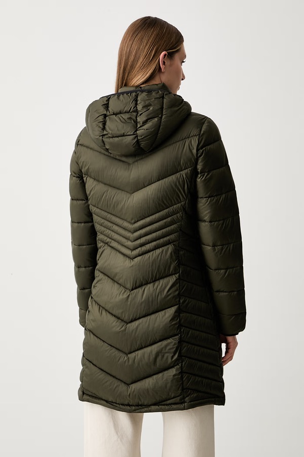 Довга куртка жіноча DKNY колір зелений фото 2