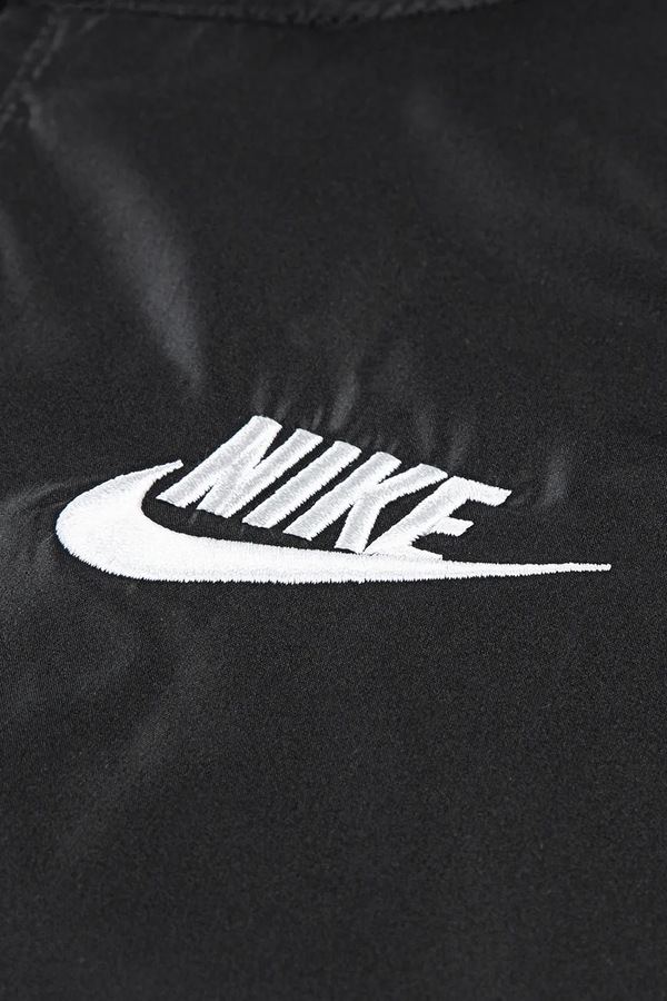 Демисезонная куртка детская Nike цвет черный фото 2