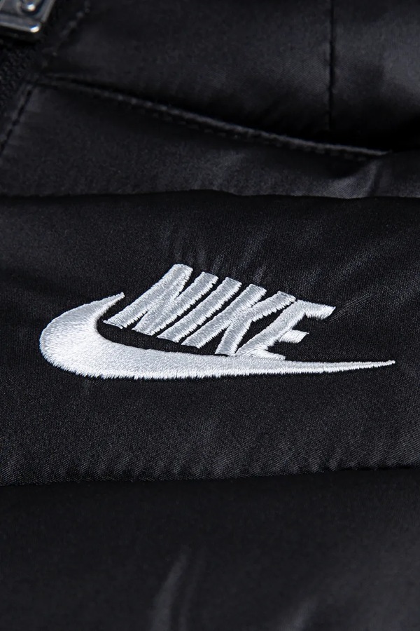 Стеганая куртка детская Nike цвет черный фото 2