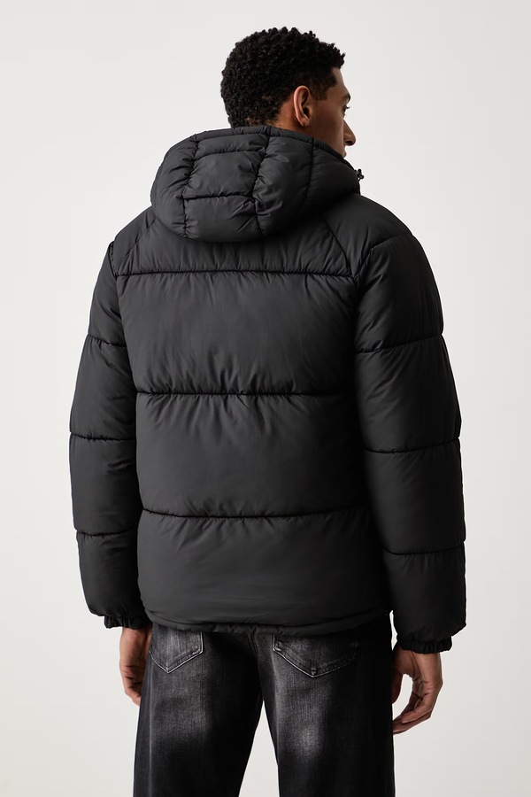 Стьобана куртка чоловіча U.S. Polo Assn. Hooded Puffer колір чорний фото 3