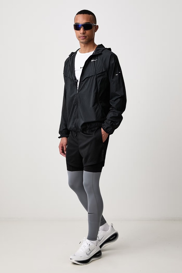 Спортивная куртка мужская Nike Stride UV Repel цвет черный фото 2