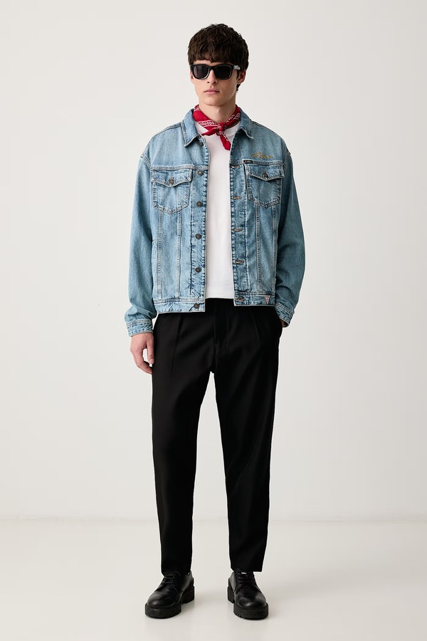 Джинсова куртка чоловіча Guess Jeans колір блакитний фото 2