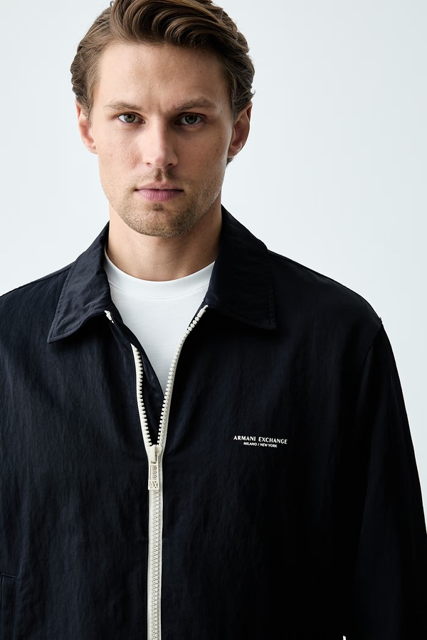 Демісезонна куртка чоловіча Armani Exchange колір темно-синій фото 4