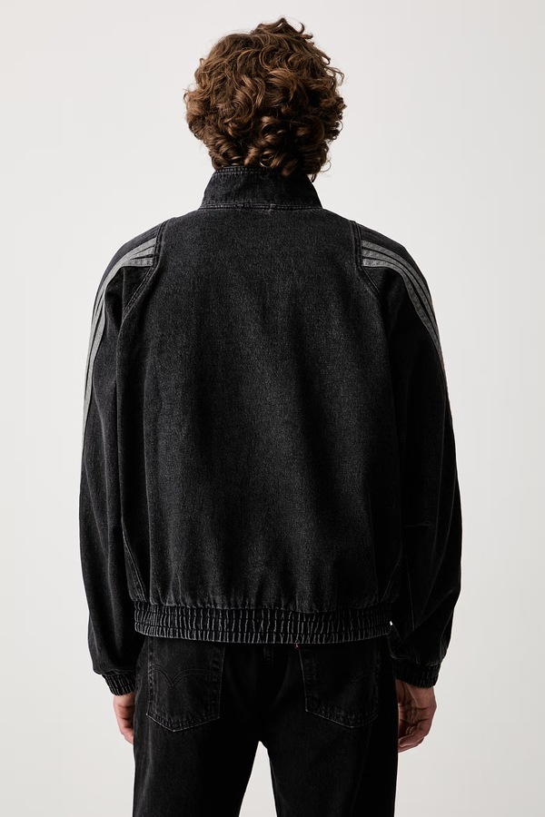 Демісезонна куртка чоловіча джинсова adidas Denim Pack колір чорний фото 2
