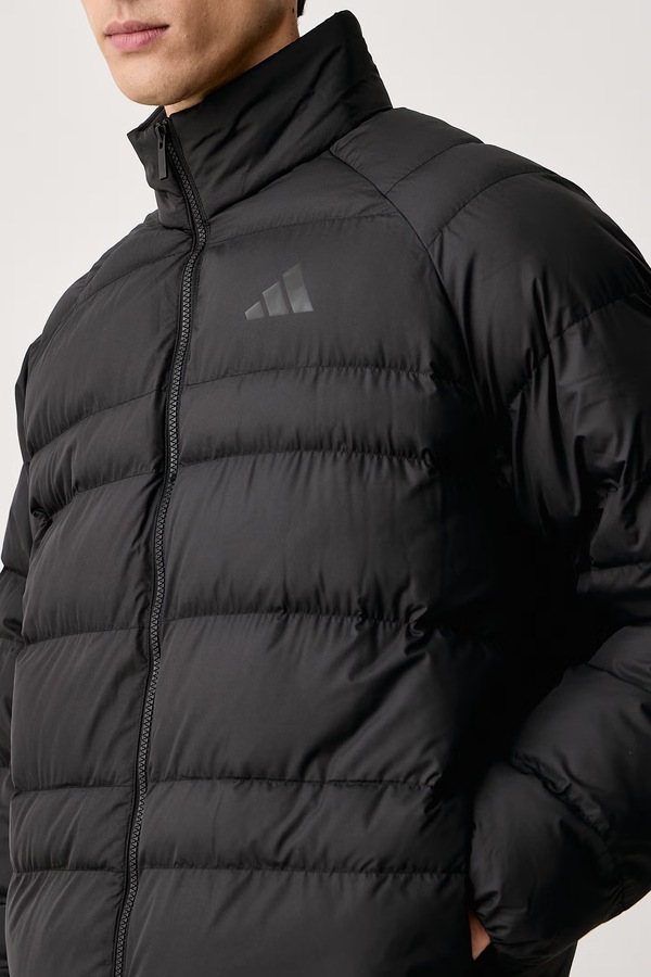 Стьобана куртка чоловіча adidas Essentials колір чорний фото 4