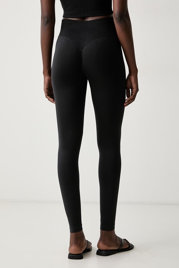 Легінси жіночі adidas Originals Essentials Seamless колір чорний фото 3